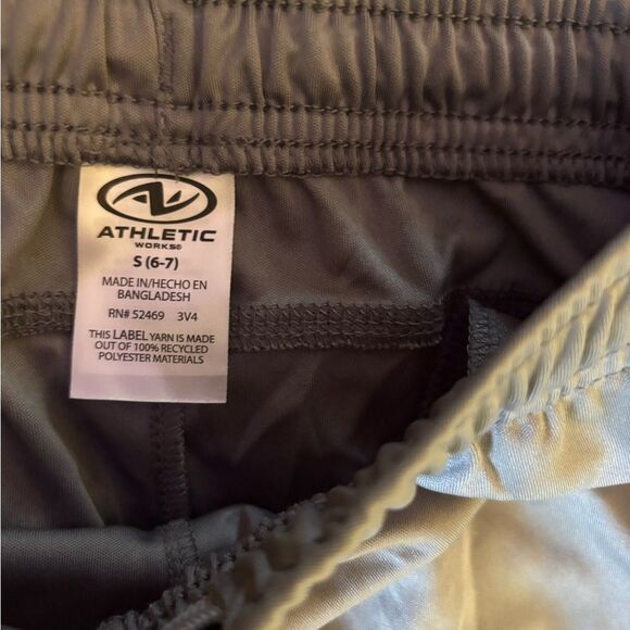 Boys Gray and Camo Athletic Shorts Set Sz S 6/7 - Picture 2 of 4